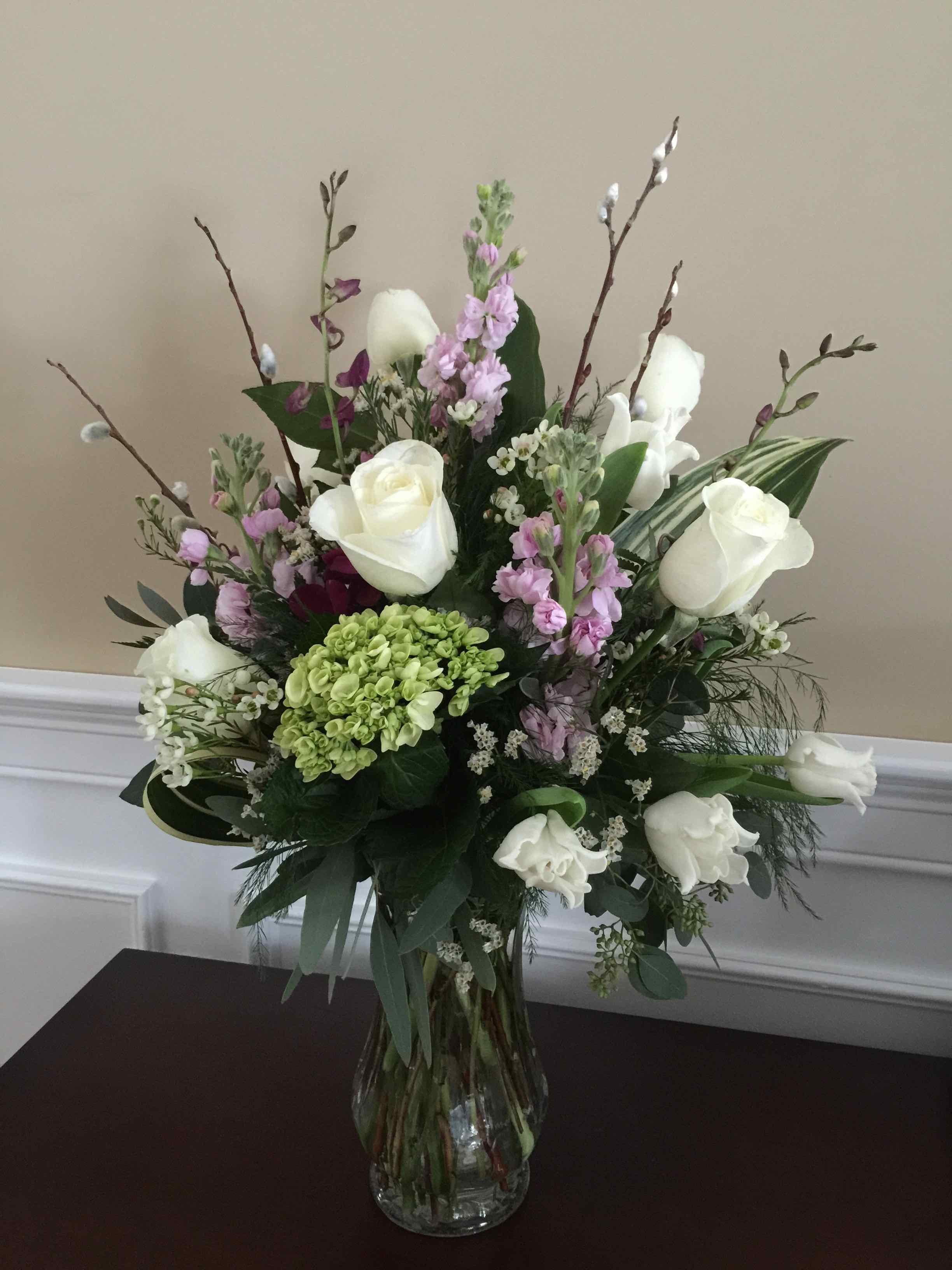 vase-arrangements-sympathy-fleur-tatious-floral-design